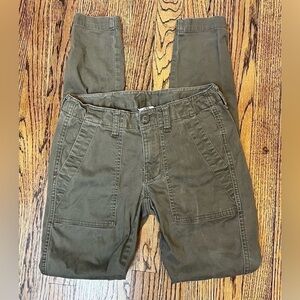 CAbi The Quest Skinny Stretch Cargo Pants Size 00 Olive Green Style #5315 Womens